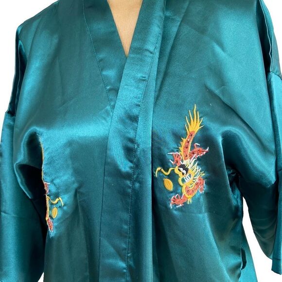 Oriental Silk Collection dressing gown medium ‘embroidered dragon.  0084 - Picture 2 of 6